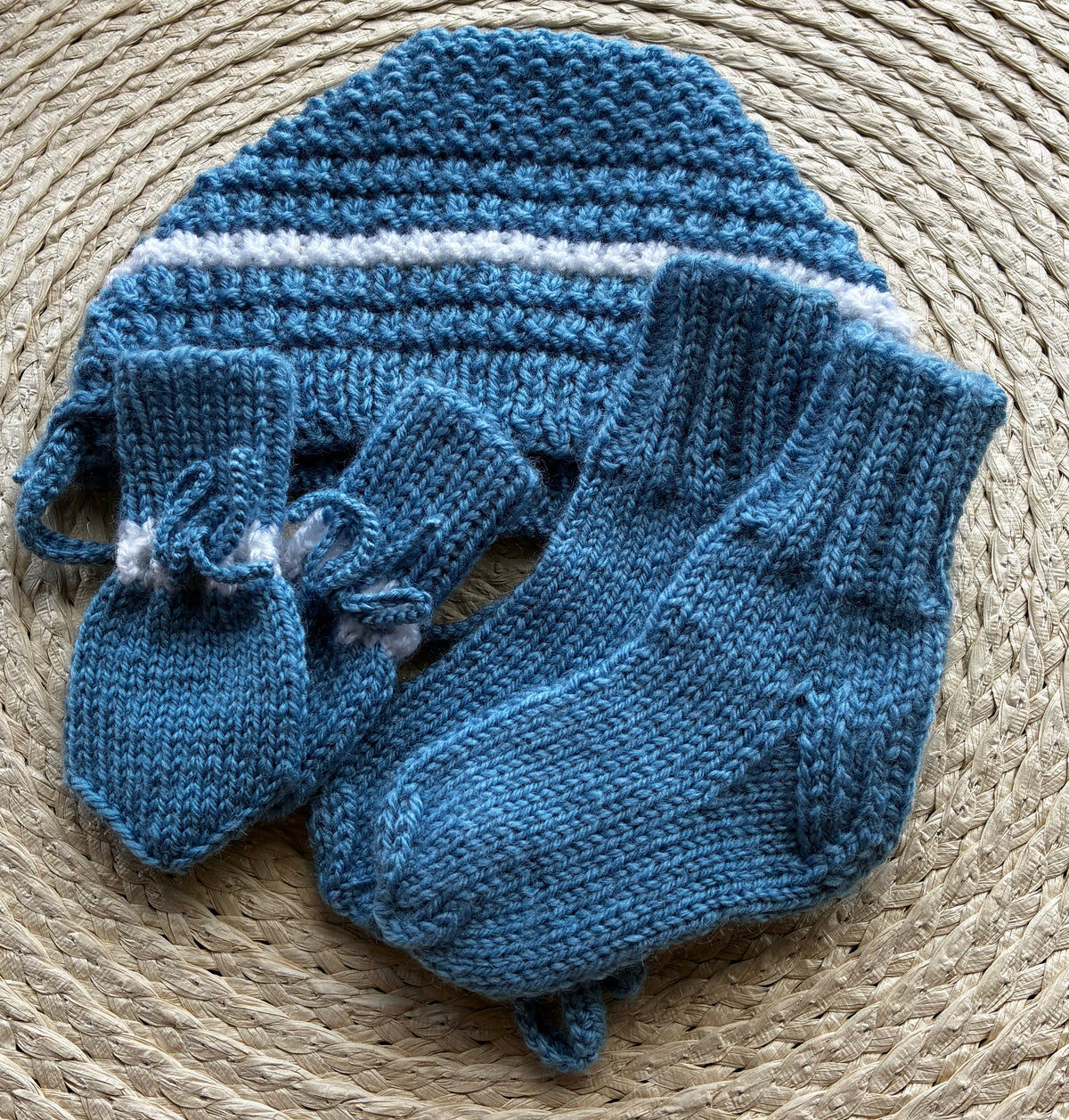 Adīts komplekts jaundzimušajiem